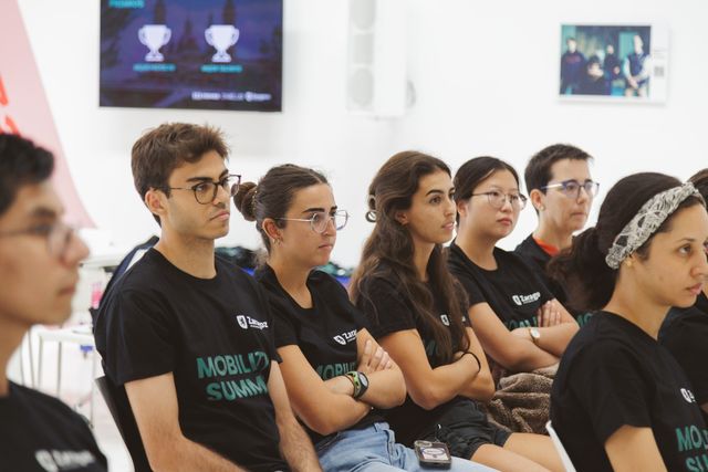 Participantes del Mobility Summit de Zaragoza escuchan el reto